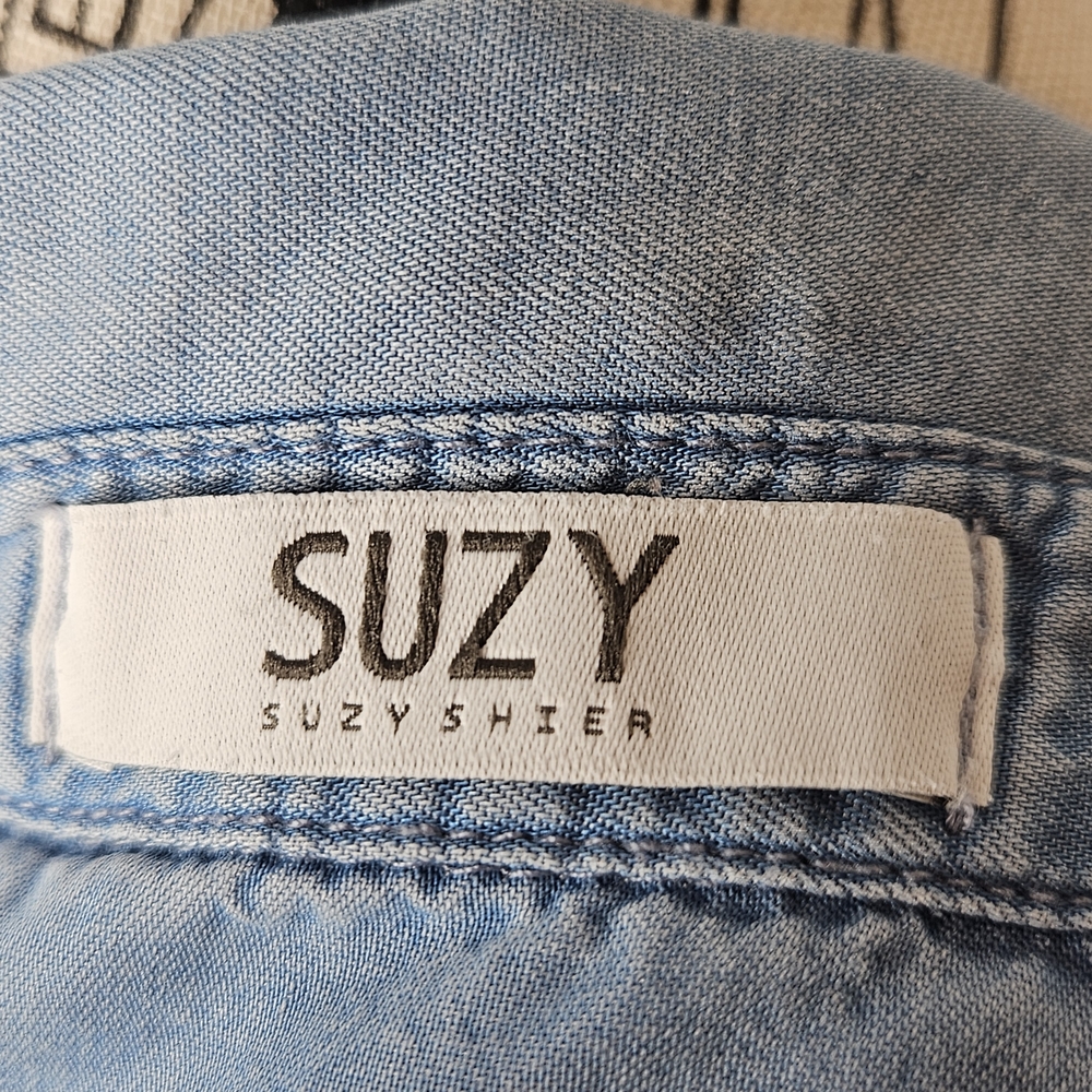 Suzy Shier Women's Denim-Look Button Down Shirt Blue Long Sleeve Flowy Size M - Picture 2 of 11